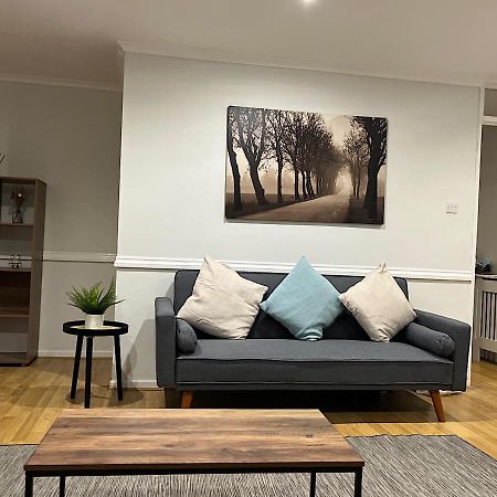 Lovely 2 Bedroom Apartment With Parking Space London Bagian luar foto
