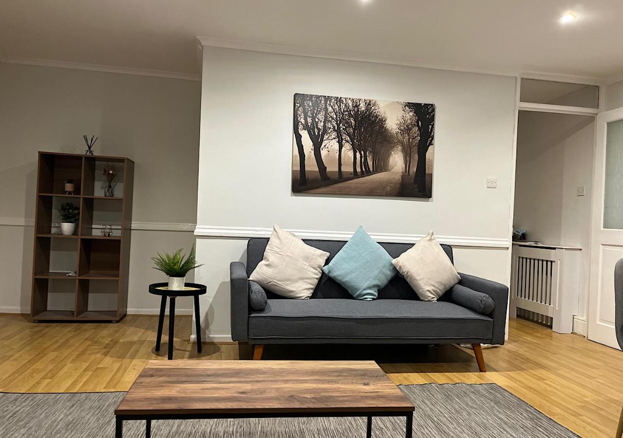 Lovely 2 Bedroom Apartment With Parking Space London Bagian luar foto