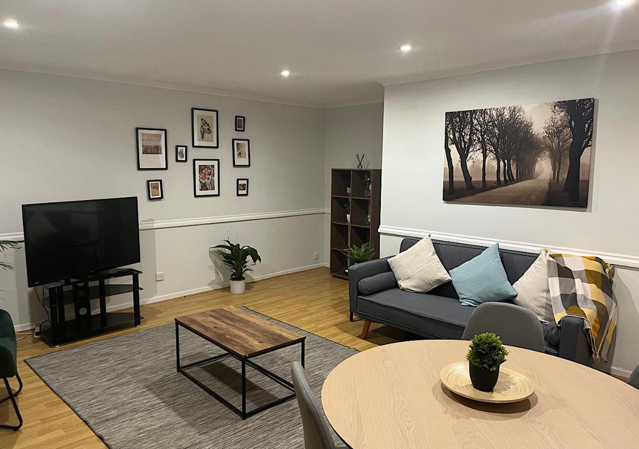 Lovely 2 Bedroom Apartment With Parking Space London Bagian luar foto