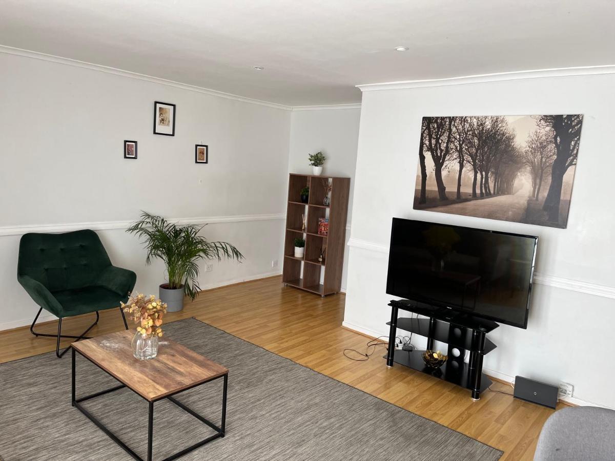 Lovely 2 Bedroom Apartment With Parking Space London Bagian luar foto